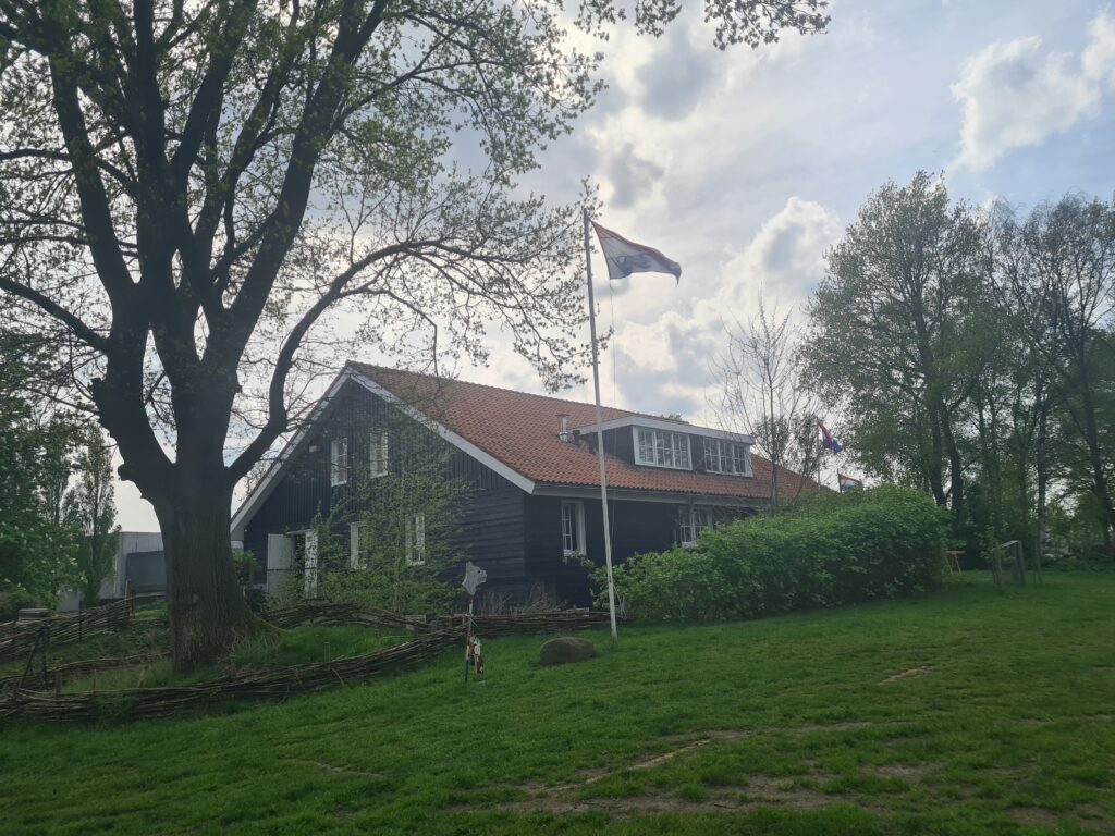 Een bedrijvige zaterdagmiddag in april